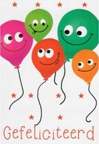 Gefeliciteerd! Een vrolijke en leuke wenskaart met rode sterren en vijf ballonnen met een smiley in verschillende kleuren. Ook deze wenskaart is voor meerdere gelegenheden te gebru