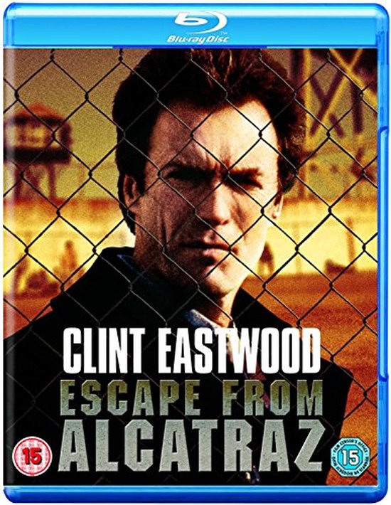 Clint Eastwood kijkt door een hek op de cover van Escape From Alcatraz.