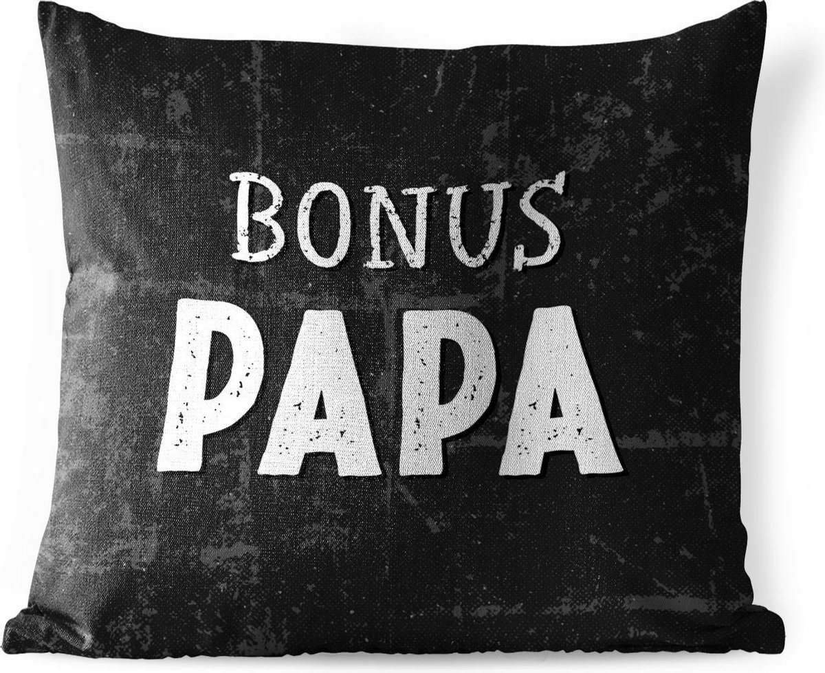 Sierkussen Buiten - Vaderdag cadeau - Bonus papa - Quote - Spreuken - 60x60 cm - Weerbestendig - Vaderdag cadeautje - Cadeau voor vader en papa