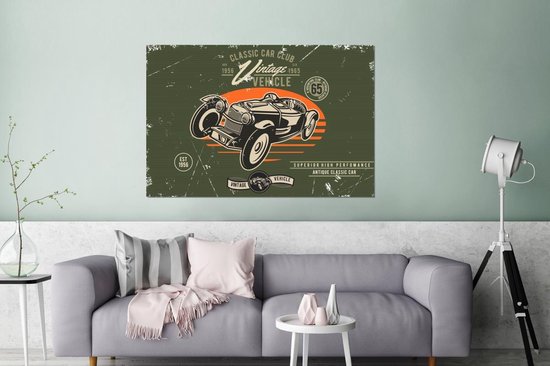Voiture vintage sur fond soleil orange, texte 'Classic Car Club'.