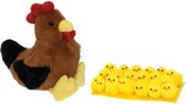 Pluche bruine kippen/hanen knuffel van 25 cm met 18x stuks mini kuikentjes 3 cm - Paas/pasen decoratie