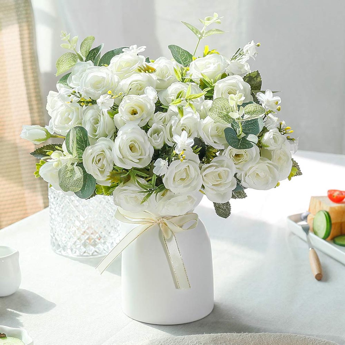 SnelShoppen - Kunstzijden roos met vaas, kunstbloemen voor bruiloft, boeket-arrangement, wit, perfect voor thuiskantoor, feest en middelpunt tafeldeco