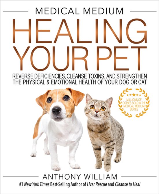 Boekomslag: Medical Medium Healing Your Pet. Een hond en kat kijken naar de kijker. "Medical Medium Healing Your Pet" staat groot op de omslag.