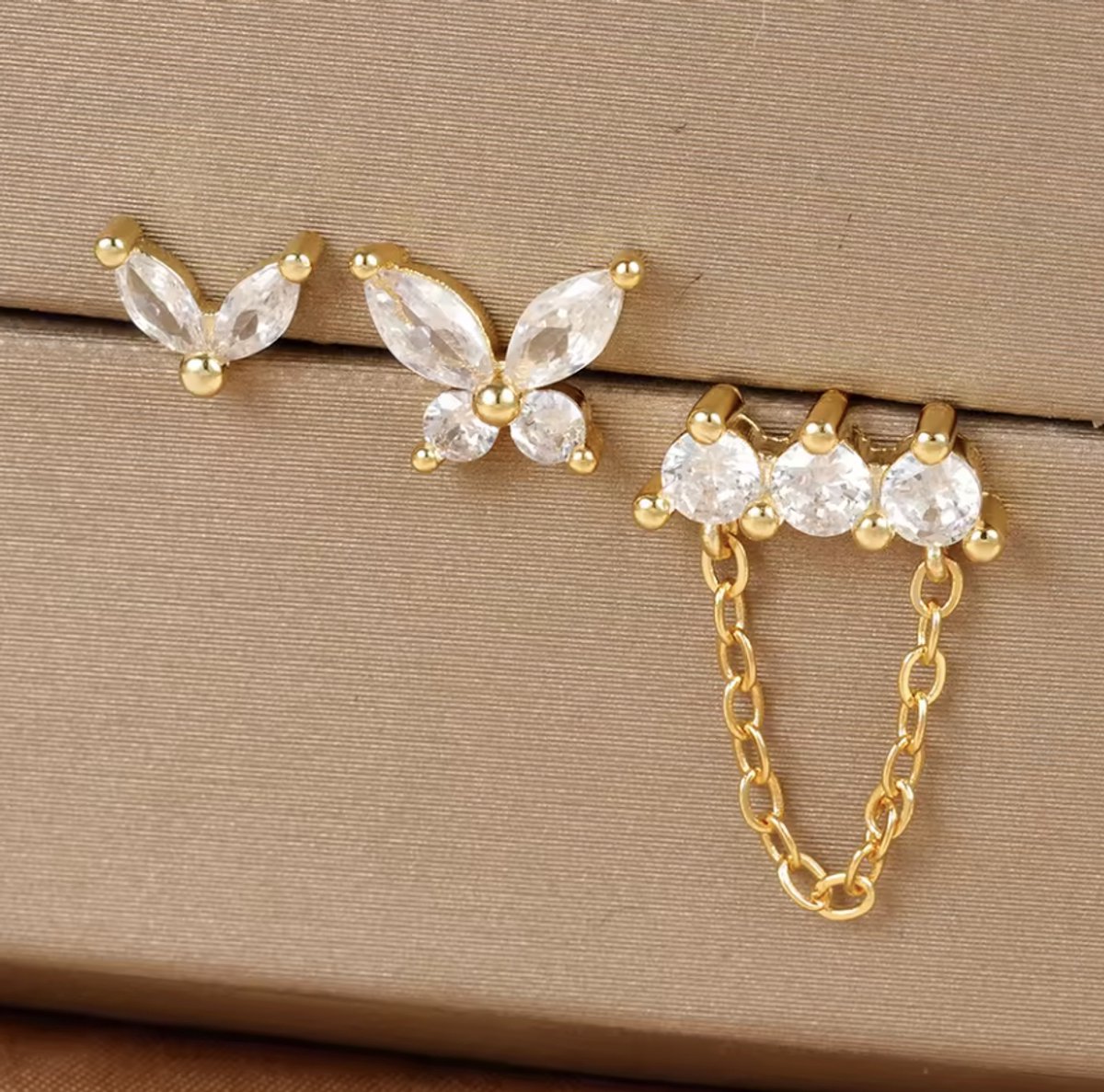 Oorbellen Set - 3 stuks - Kleur: Goud - Luxe Oorbellen - Incl. Cadeauverpakking - Oorhangers / Oorring / Oorknopjes - Hoge Kwaliteit RVS - Stainless Steel / Roestvrijstaal - Verkleurt Niet - Oorbellen Set - Oorbellen Vrouwen / Dames