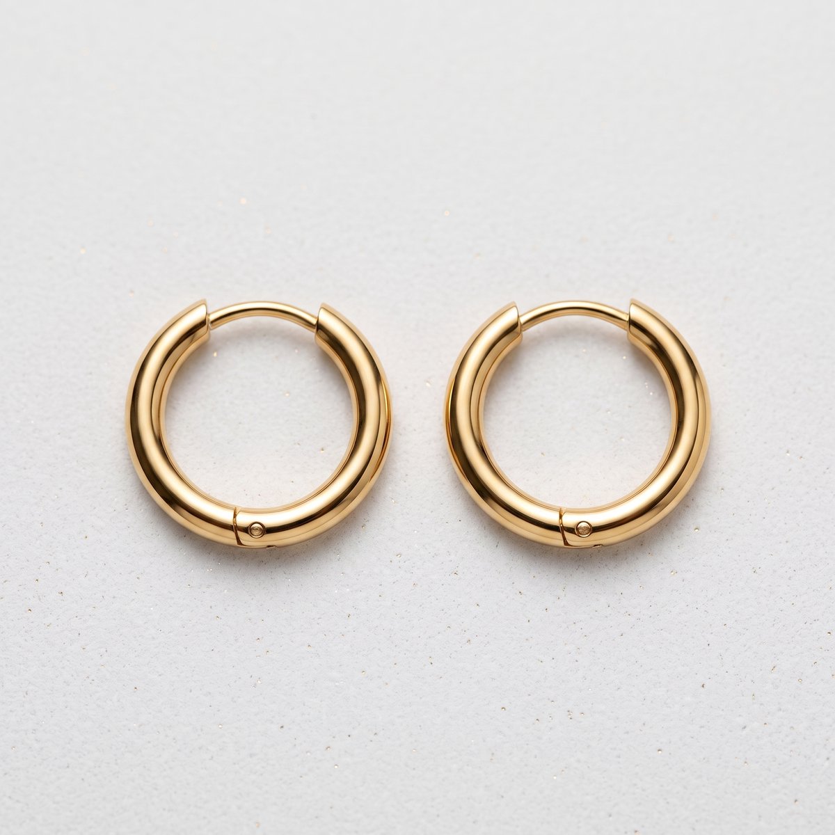 Lundholm 20 mm Emmy Oorringen Dames Goudkleurig – Premium Stainless Steel Gold Plated Hoops – Elegante Oorbellen 20 mm dames Sieraden Cadeau voor Haar – Waterproof & Hypoallergeen – Scandinavisch Design