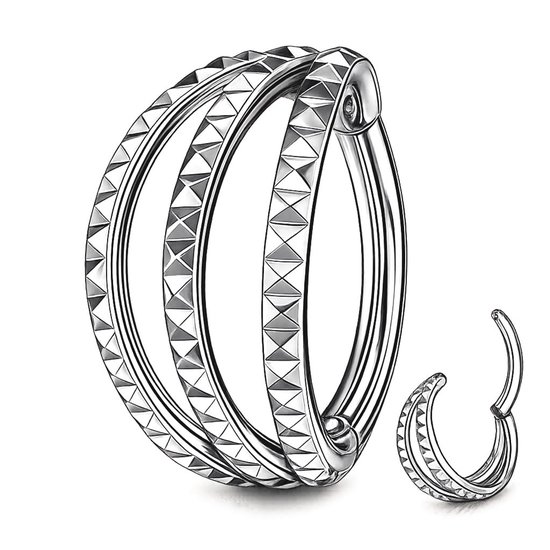 Zilverkleurige segmentring, 8 mm diameter en 1.2 mm dikte, met drie lagen en een geometrisch patroon. Incl. kleinere ring.
