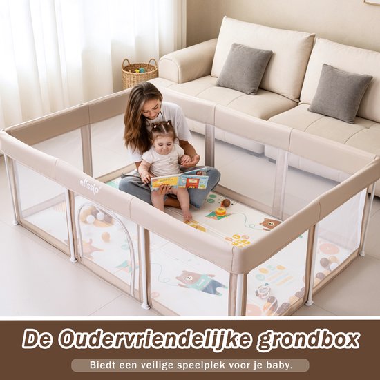 Beige grondbox met een vrouw en baby op een speelmat. Biedt een veilige speelplek voor je baby.