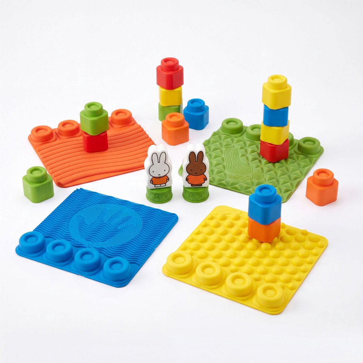 Clementoni Nijntje sensorisch speelmat set - 4 matten, 2 figuren, 12 blokken, blauw