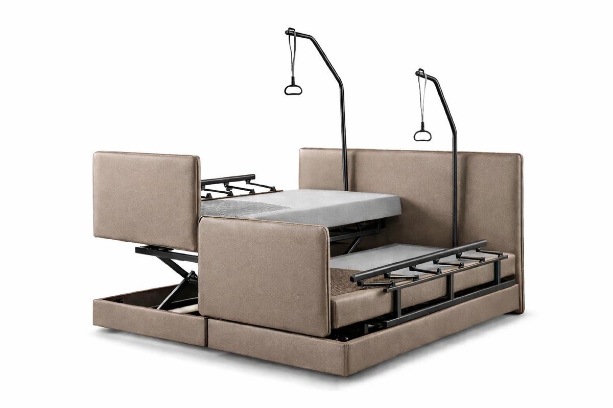 Boxspring CareLift – Hoog-Laag Bed 1-persoons Elektrisch Verstelbaar 100x200 cm – Verzorgingsbed / Seniorenbed – incl. voetbord, zijpanelen & papegaai – Taupe lederlook