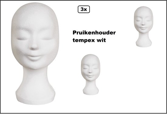 Drie witte tempex pruikenhouders met gezicht en gesloten ogen. Een grote en twee kleine.