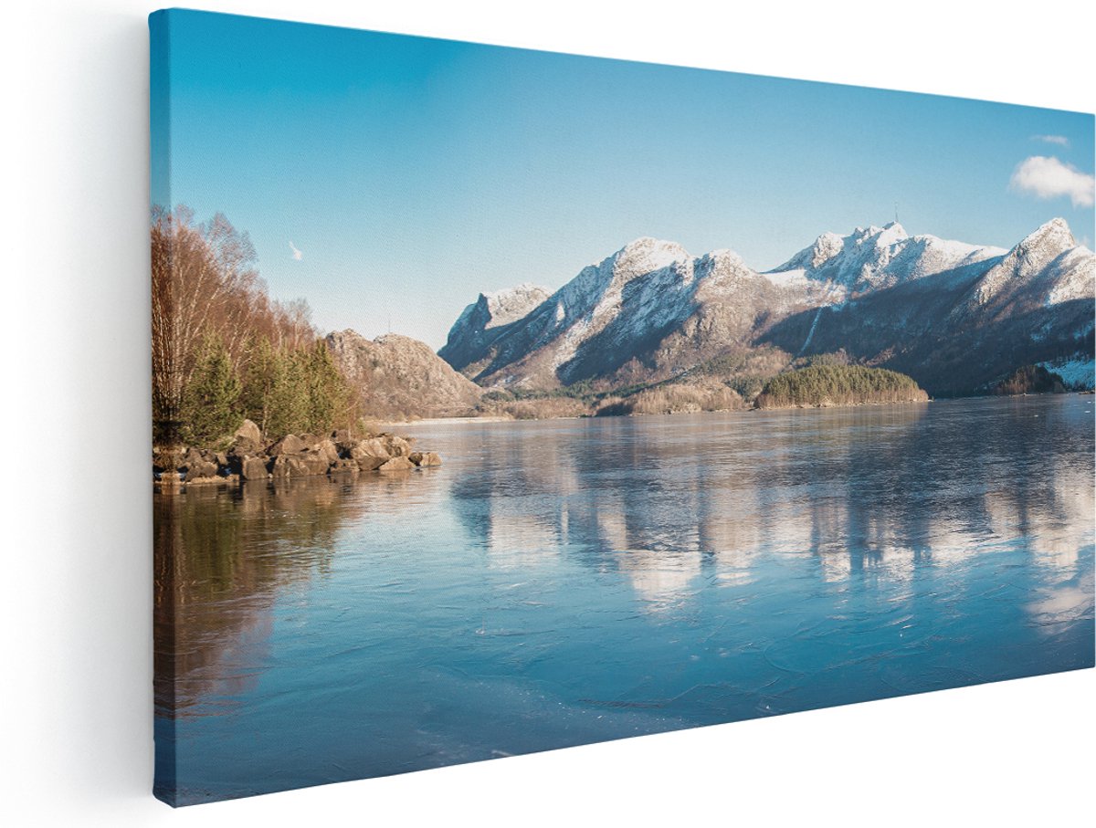 Artaza Canvas Schilderij Meer Bij Het Bergen Landschap In Noorwegen - 140x70 cm - Groot - Wanddecoratie Woonkamer - Schilderijen - Muurdecoratie