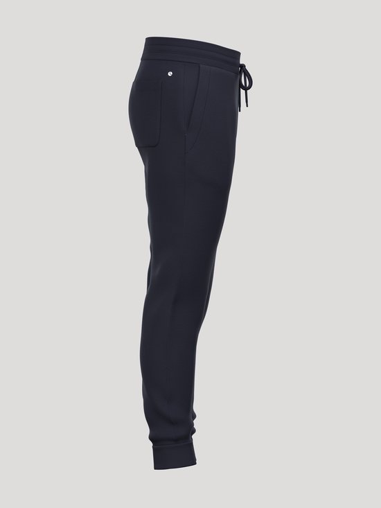 Zijaanzicht van een donkerblauwe Björn Borg joggingbroek met trekkoord en een achterzak.
