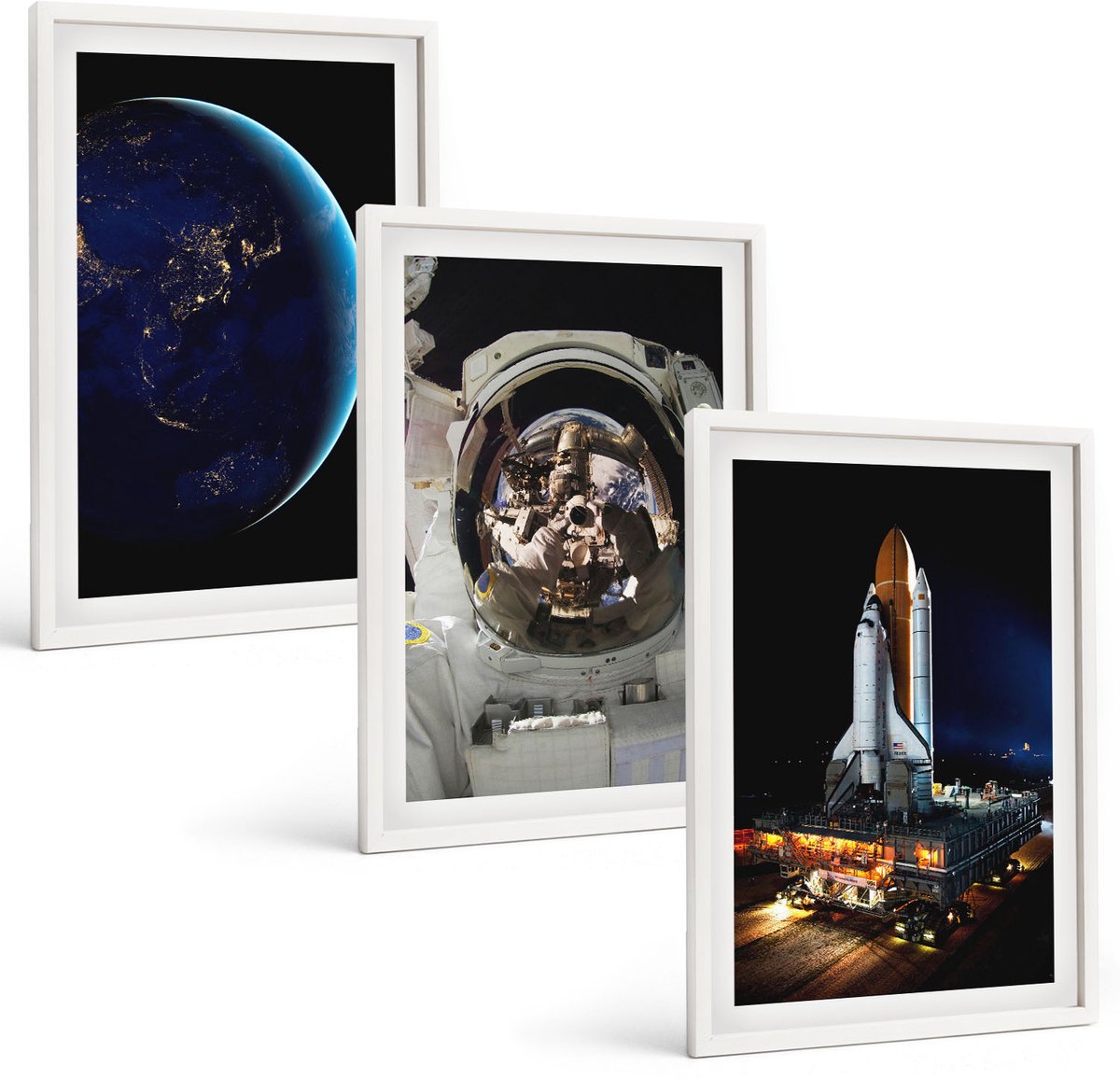 Wallfluent 3-Delige Schilderij Set - Ruimtebeelden Met De Aarde, Astronaut En Raket - 40 x 60 - Decoratieve Muurdecoratie - Slaapkamer - Wanddecoratie