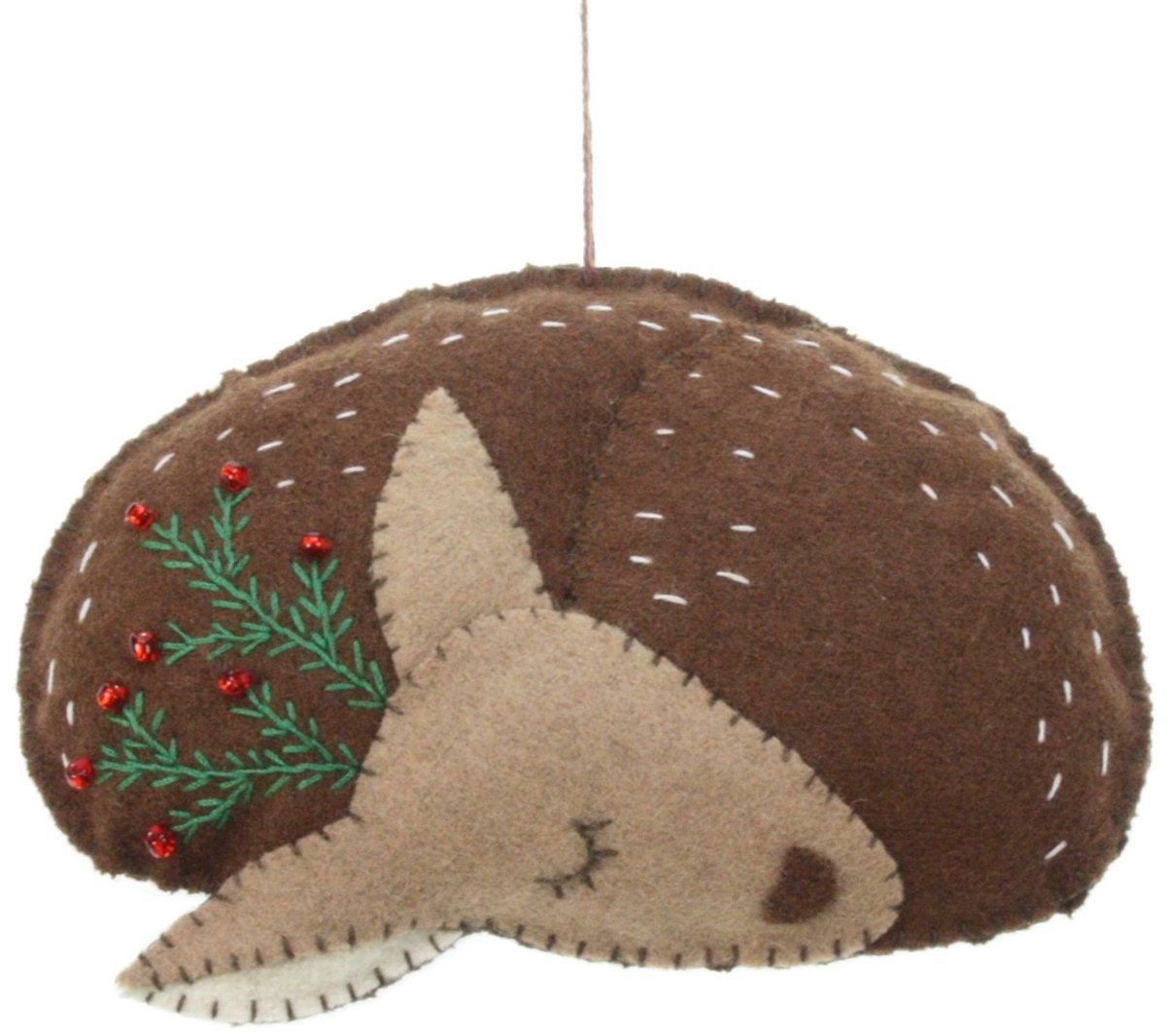 Hert met hulst slapend, vilt 13x2x9cm