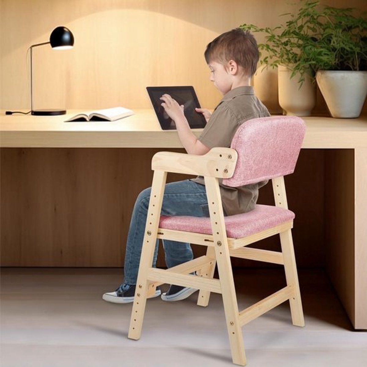 Kinderstoel - Eetkamerstoel Kinderen - Veilig Zitten - In Hoogte Verstelbaar - 48 x 46 x 78 cm - Roze