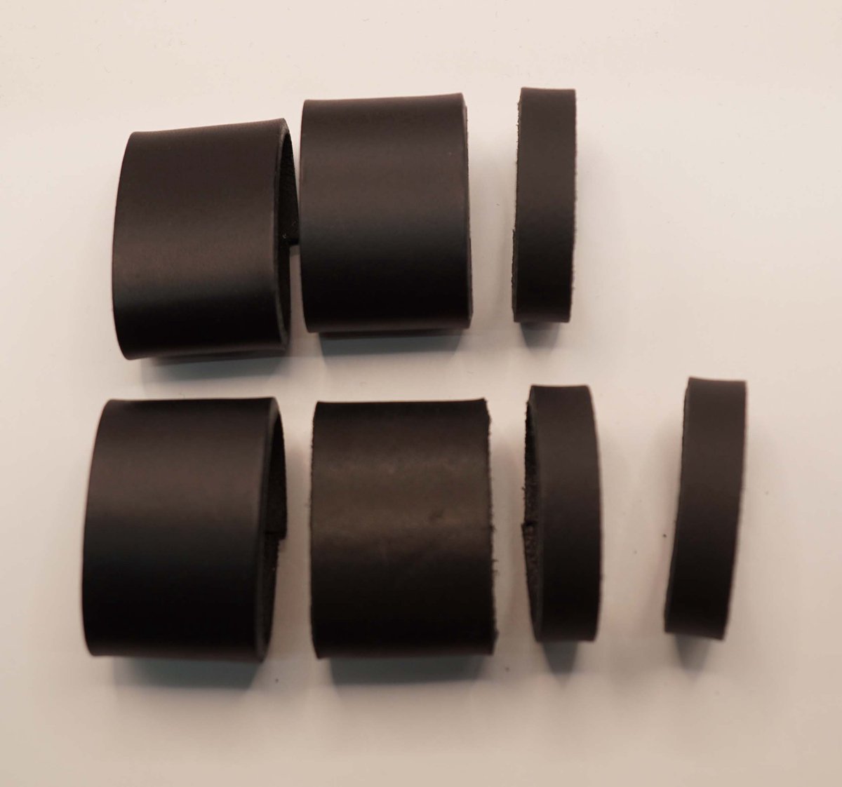 7 Lederen riem lusjes voor broekriem van 4 cm breed, 4x zwart met lus breedte 3 cm en 3x zwart met lus breedte 1 cm - zwarte leren lusje vervangen voor lederen broekriem - riem lusje vervangen omdat die verloren is - riem repareren nieuw lusje