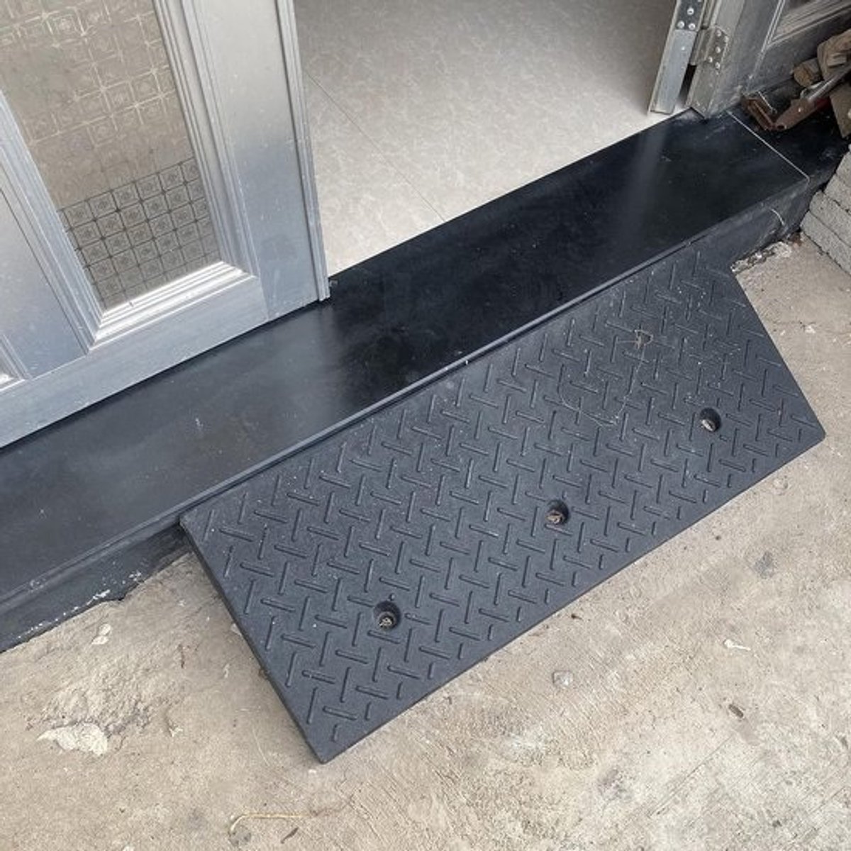 Stevige Rubberen Drempelhulp voor Oprit, Stoeprand of Garage - Hoogte 10 t/m 15 cm