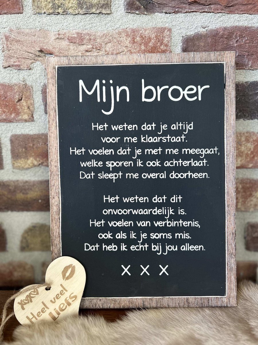 Creaties van hier – tekstbord - 30x22cm - Mijn broer - natural / black - met houten hartje