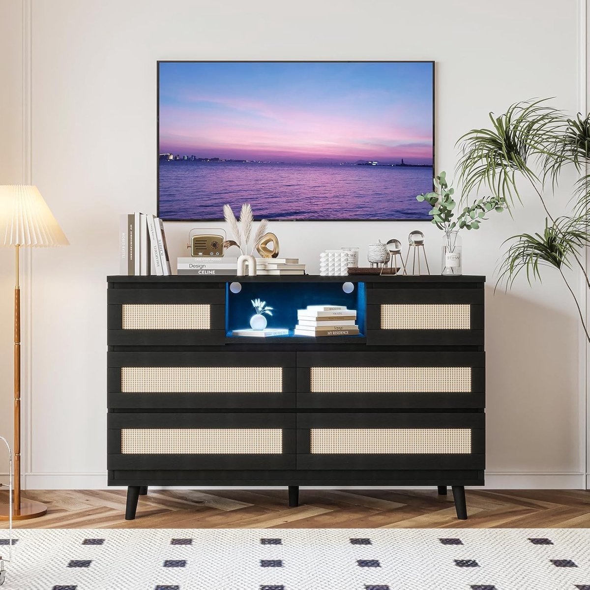 Zwart Ladekast met Rotan Design - 6 Laden & Open Vak - Inclusief LED-verlichting en Oplaadstation - Boho Stijl - Smal Design (33,5 cm Diep) - 120 cm Breed