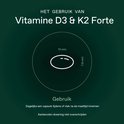 Capsule van 13 mm bij 7,8 mm, schematisch, met de tekst 'Vitamine D3 & K2 Forte' en 'Gebruik'.