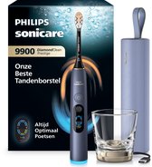 Doos van de Philips Sonicare 9900 DiamondClean Prestige met tandenborstel, oplaadglas en reisetui.