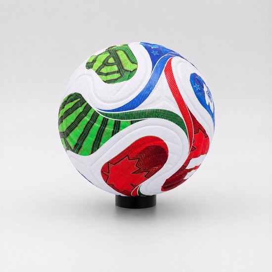 Ballon de football blanc avec des motifs verts, rouges et bleus. Il ressemble à un globe terrestre.