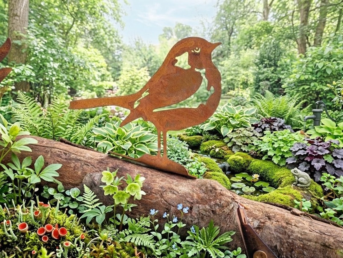 Ornament voor binnen of buiten in de tuin; verroest metalen vogeltje
