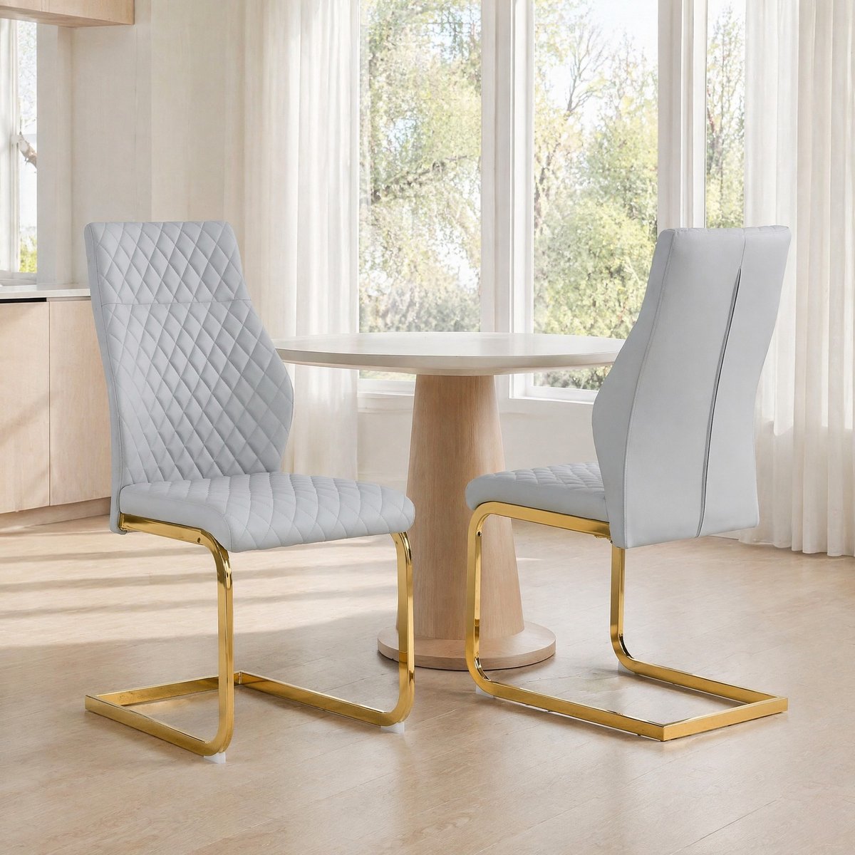 MEUNIQ set van 2 eetkamerstoelen lichtgrijs met hoog rugleuning, geruit stikpatroon, kunstleren zitting en goudkleurig metalen frame voor eetkamer en woonkamer Gold