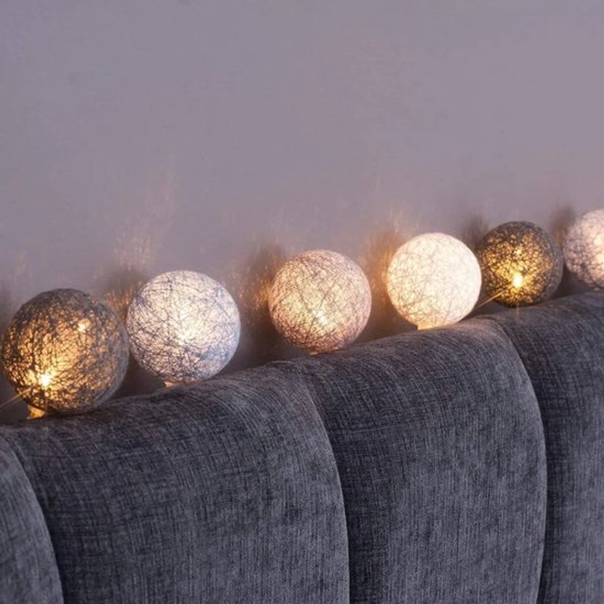 Decoratieve LED Lichtketting met Katoenen Bollen op Batterijen voor Sfeervolle Verlichting — cadeau in Wonen & Interieur - foto 2