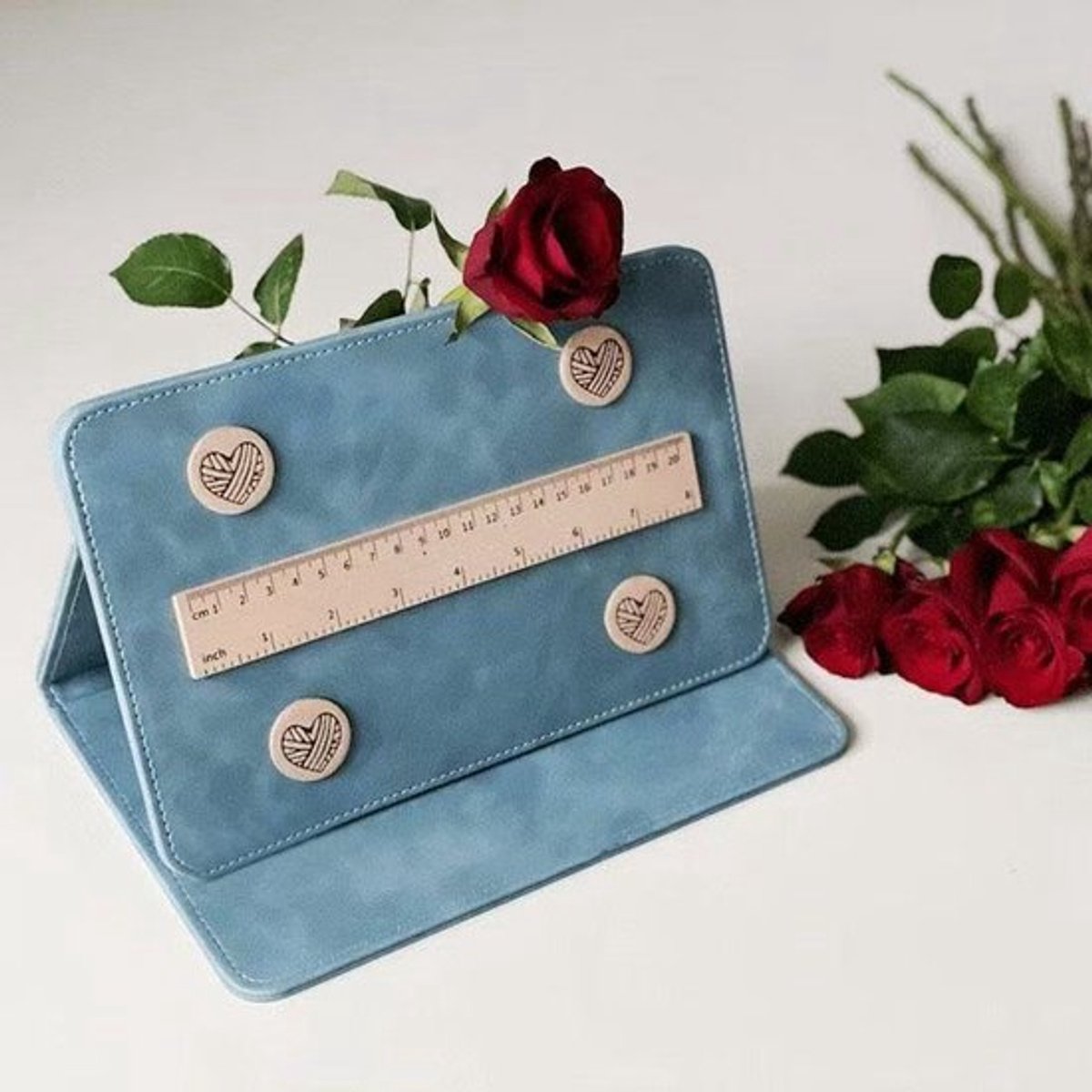 Magnetische breigereedschapset met organizer voor haakpatronen – een onmisbaar accessoire voor liefhebbers van blauw breien.