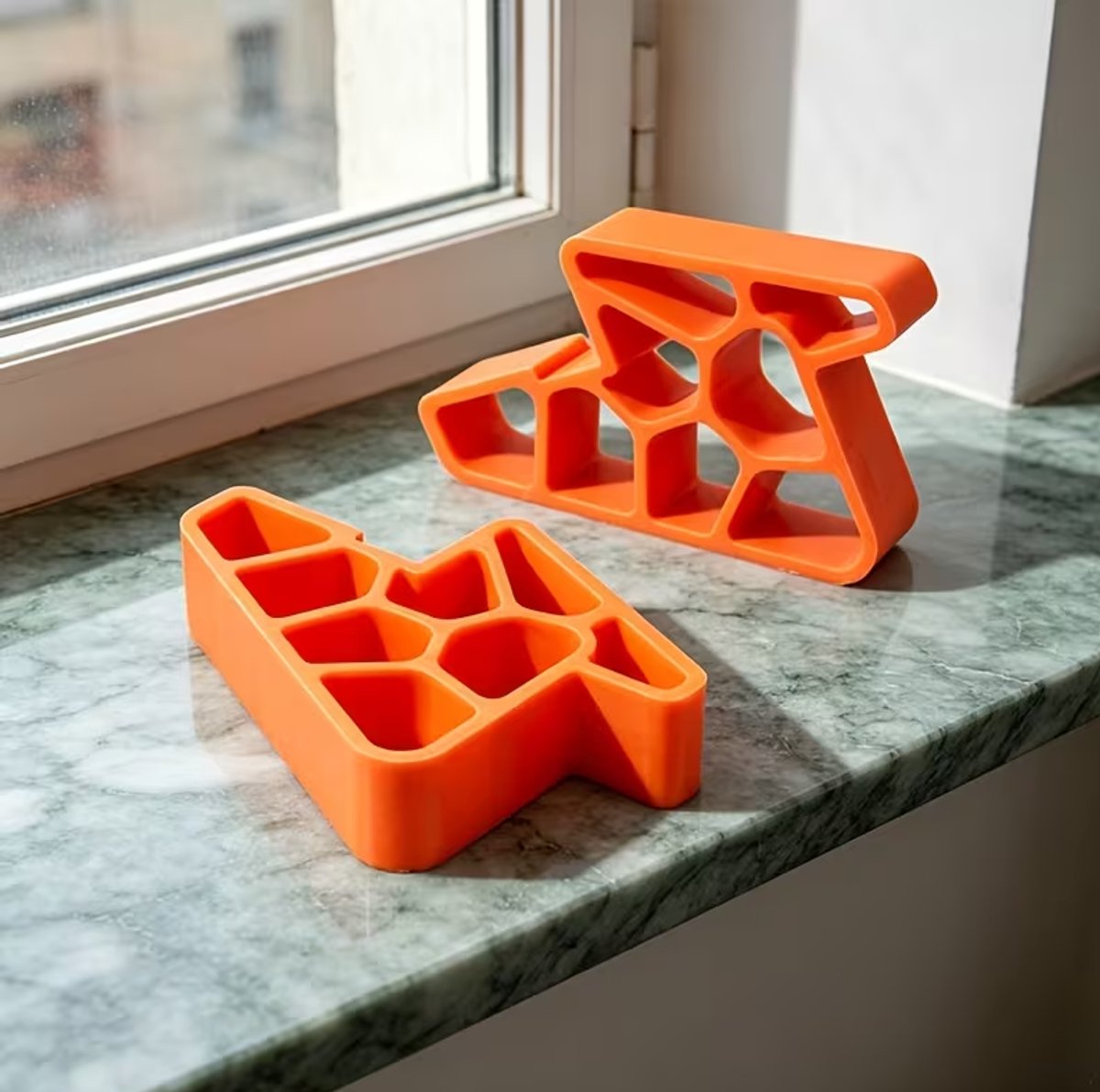 Raam Uitzetter - Raamstopper - 4 Stuks - 9,3 × 5,3 × 1.9 CM - Deurstopper - Vensterstopper - Tools Deurstopper - Deur- en Raambevestiging - Raamsluiter - Raamslot - Raambegrenzer - Vensterbegrenzer - Raamvergrendeling - Venstervergrendeling thumbnail 2