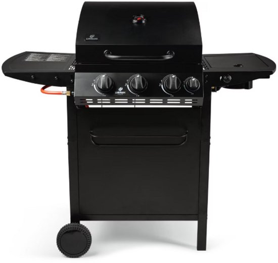 Zwarte Landmann gasgrill met vier knoppen, twee zijtafels en wieltjes.