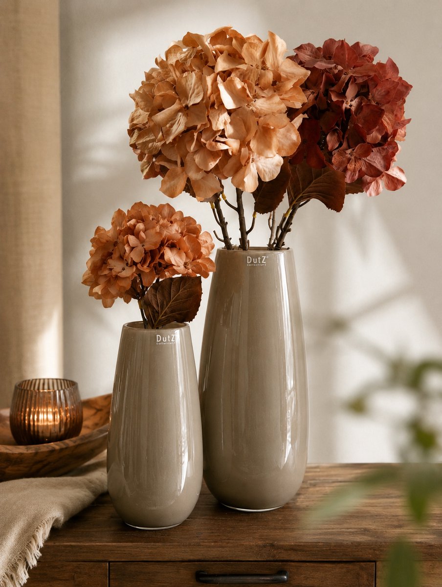 DutZ glazen vazen set 27 en 38 cm - taupe - inclusief kunsthortensia's - luxe woondecoratie - WoonYard
