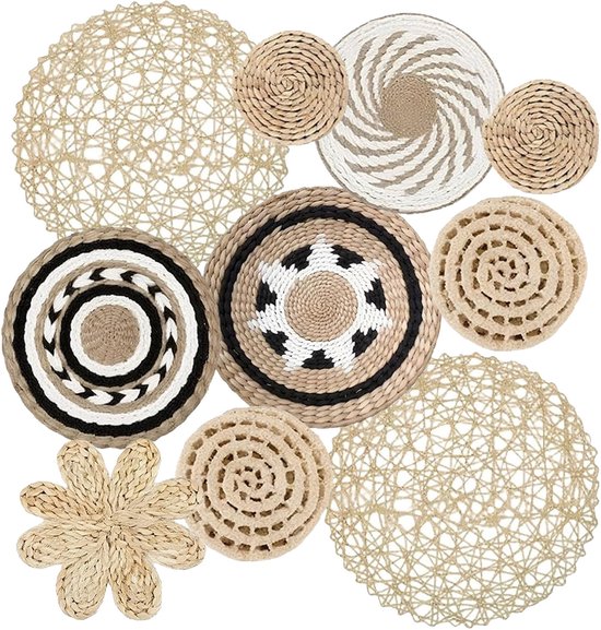 Set van 10 natuurlijke rotan wandmanden in bohemienstijl met diverse patronen en texturen, waaronder bloemvormen en ronde weefsels.