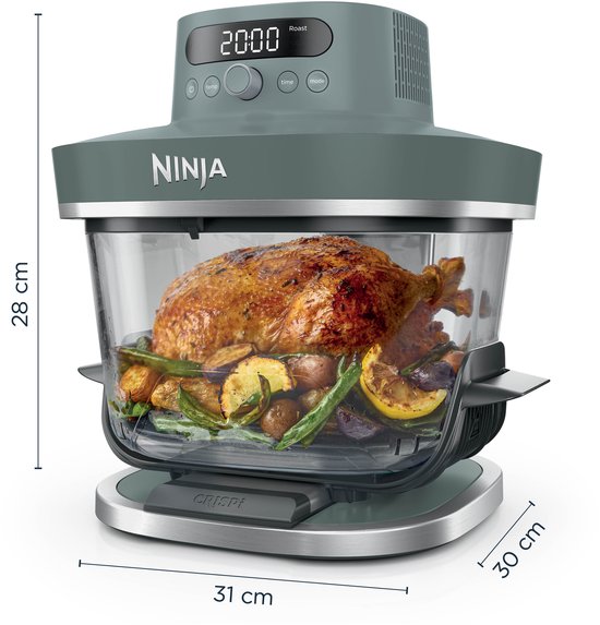 Grijze Ninja airfryer met een geroosterde kip en groenten in de glazen kan. Afmetingen zijn 31 cm x 30 cm x 28 cm.