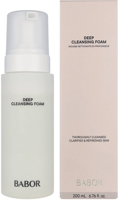 Babor Deep Cleansing Foam 200ml fles met pompdispenser naast de roze kartonnen verpakking.