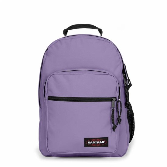 Sac à dos Eastpak violet avec une poche zippée sur le devant et une poignée noire.
