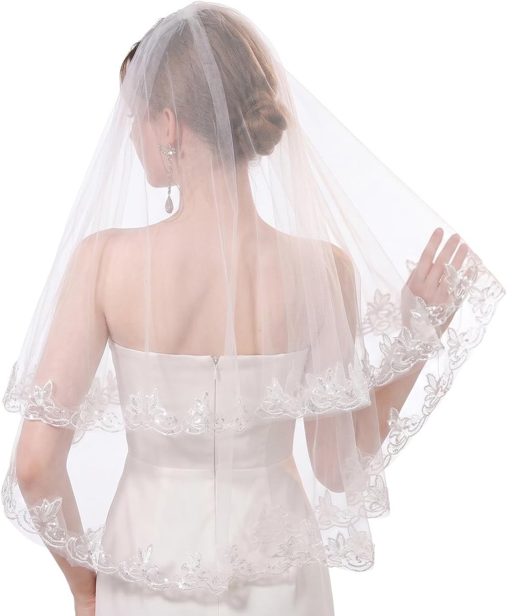 Elegante Trouwsluier van Tule met Kantrand en Metalen Haarkam, Vingertop/Elleboog Lengte, Perfect Bruidshaar Accessoire voor Jouw Grote Dag