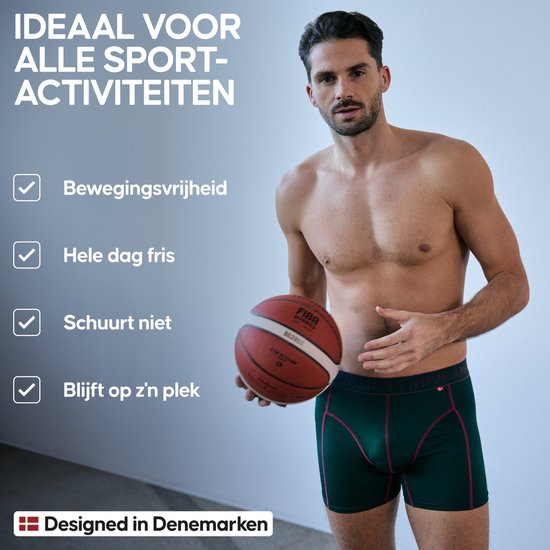 Homme portant un boxer vert foncé, nom de marque 'ENDURANCE DANISH' sur la ceinture. Il tient un ballon de basket. Texte : "IDÉAL POUR TOUTES LES ACTIVITÉS SPORTIVES".