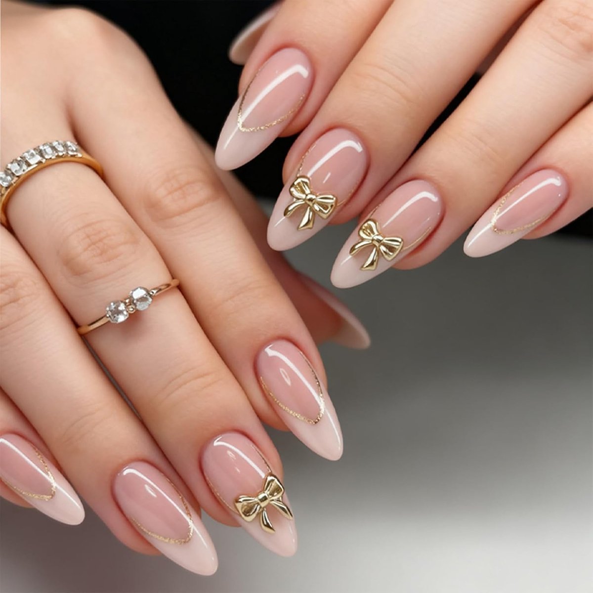 Valse nagels 24st Franse print - amandelvormig - gouden rand en strikpatroon - ShopVlot