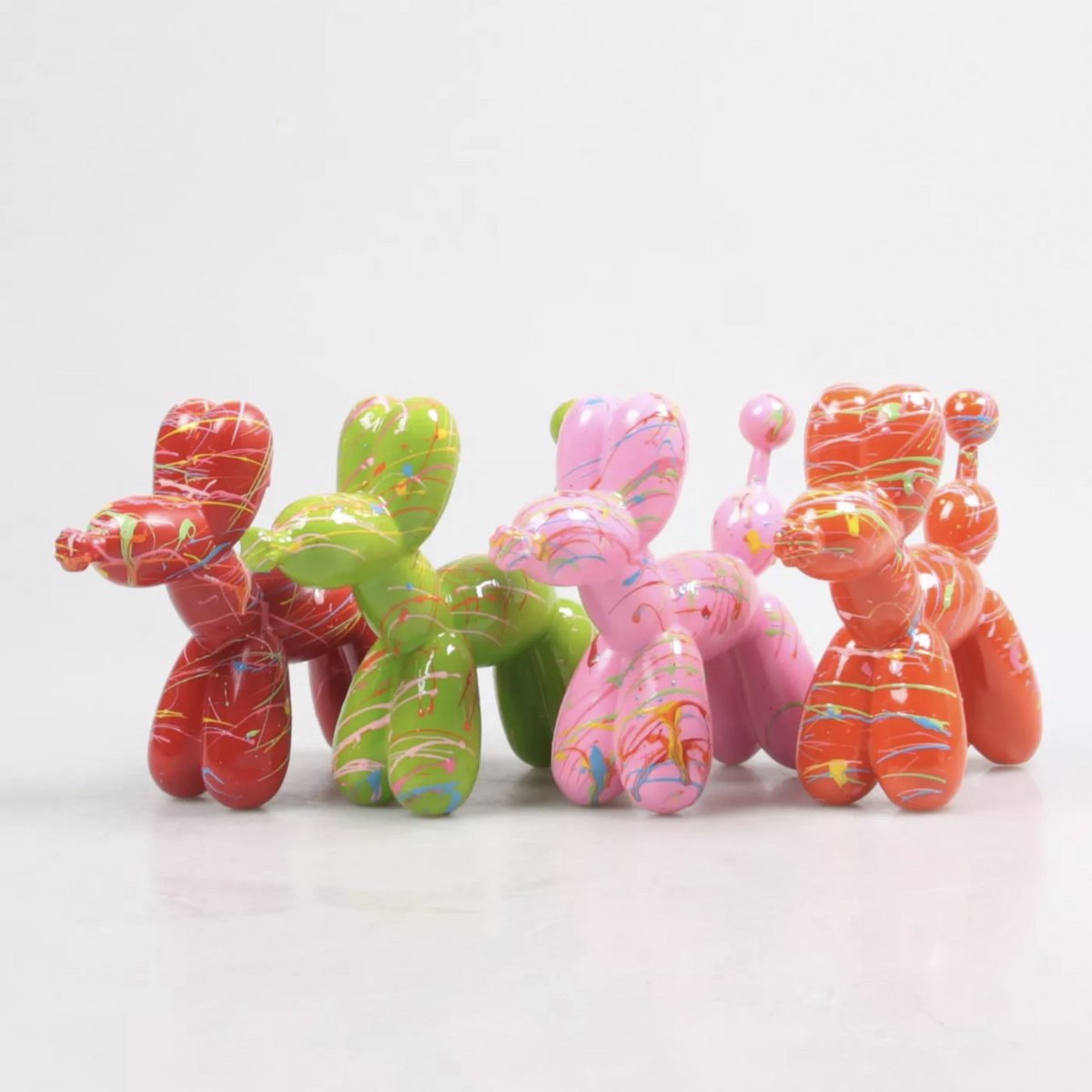 Stoobz ballon hond beeldje 15 cm – balloon dog – oranje met verfspatten – decoratief beeldje – woondecoratie