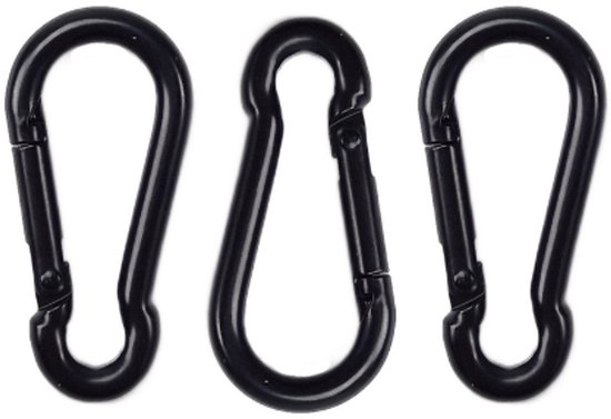 Drie kleine, zwarte, metalen karabijnhaken met scharnierende poort.