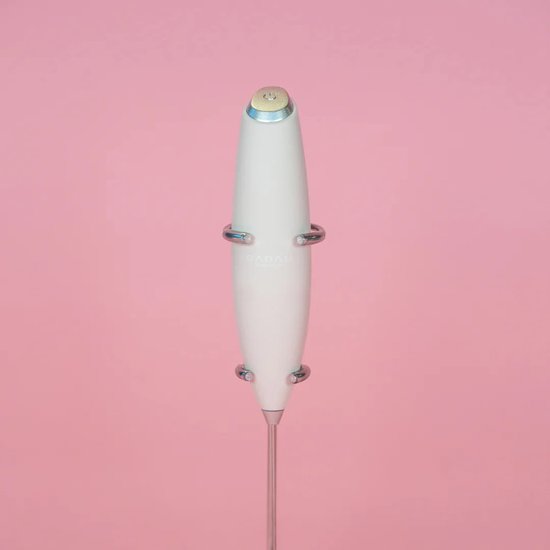 Cabau - Bloom Mixer - Draadloze Elektrische Mini Mixer voor Shakes & Supplementen - Beige - Dubbele Whisk, Klontvrij Mixen zonder Shakebeker - Incl. Standaard van Cabau — afbeelding 2