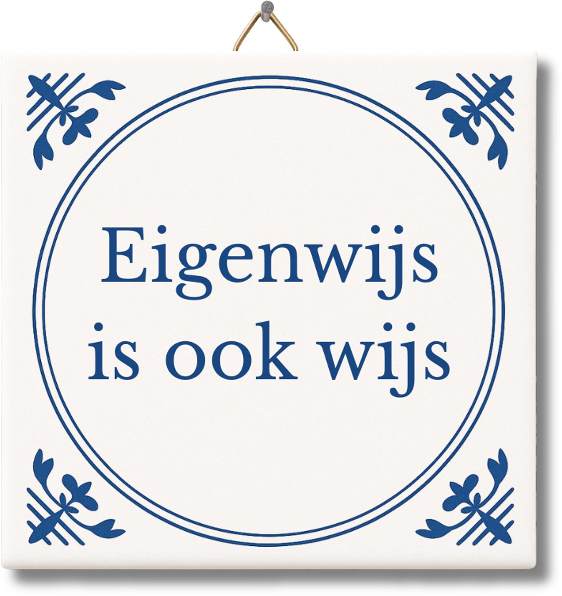 Tegeltje met Tekst van NietMokken® – Eigenwijs is ook wijs – Grappig Spreuk Tegeltje – Cadeau voor vriend, vriendin of collega – Met ophanghaakje – Inclusief premium verpakking, gratis viltje en ansichtkaart – Glossy