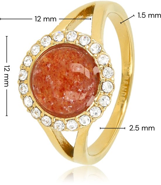 Gouden ring met een ronde, oranje gespikelde steen omringd door sprankelende steentjes. De ring heeft een breedte van 2,5 mm.
