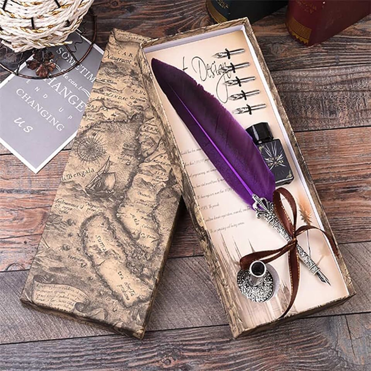 Kalligrafie Pen Set, Schrijven Veer Pen, Handgemaakte Echte Veer en Roestvrij Staal Penpunt Beste Antieke Executive, Inkt Inbegrepen, Opgewaardeerd Schrijfpen (Paars)