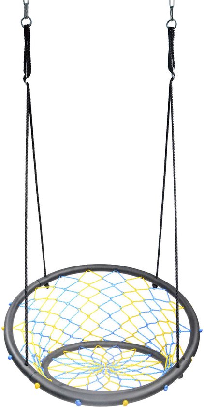 Schommelstoel met een grijs frame en een rond net van blauwe en gele koorden. Versierd met kleine, gekleurde balletjes langs de rand.