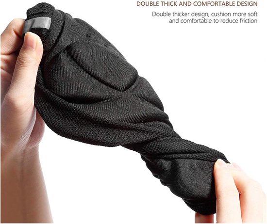 Dik, zwart, zacht zadelkussen met comfortabel ontwerp om wrijving te verminderen, vastgehouden in de hand.