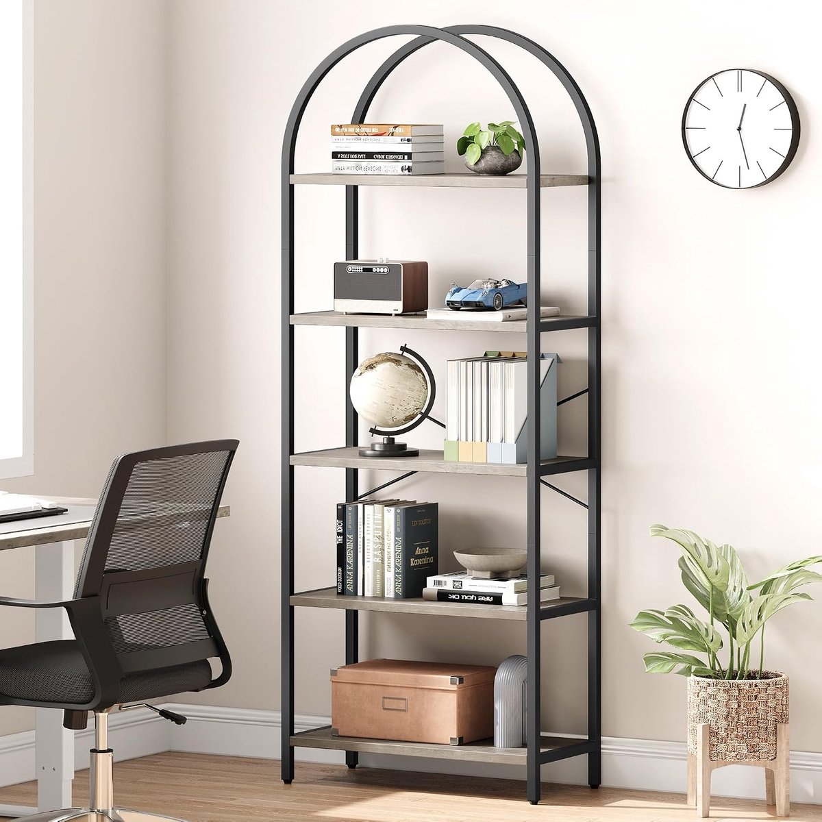 180 cm hoge gebogen boekenkast met 5 planken, moderne vrijstaande open etagère met metalen frame en opbergruimte, smalle showplanken voor thuiskantoor, woonkamer en slaapkamer
