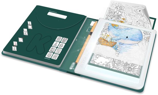 Tablette lumineuse K-DRAW ouverte avec un thème marin et une baleine avec un bateau.